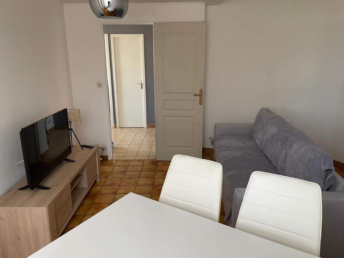 Charmant T2 Au 1Er Dans Residence Avec Parc Arbore Saint-Pierre-le-Moûtier Exterior photo